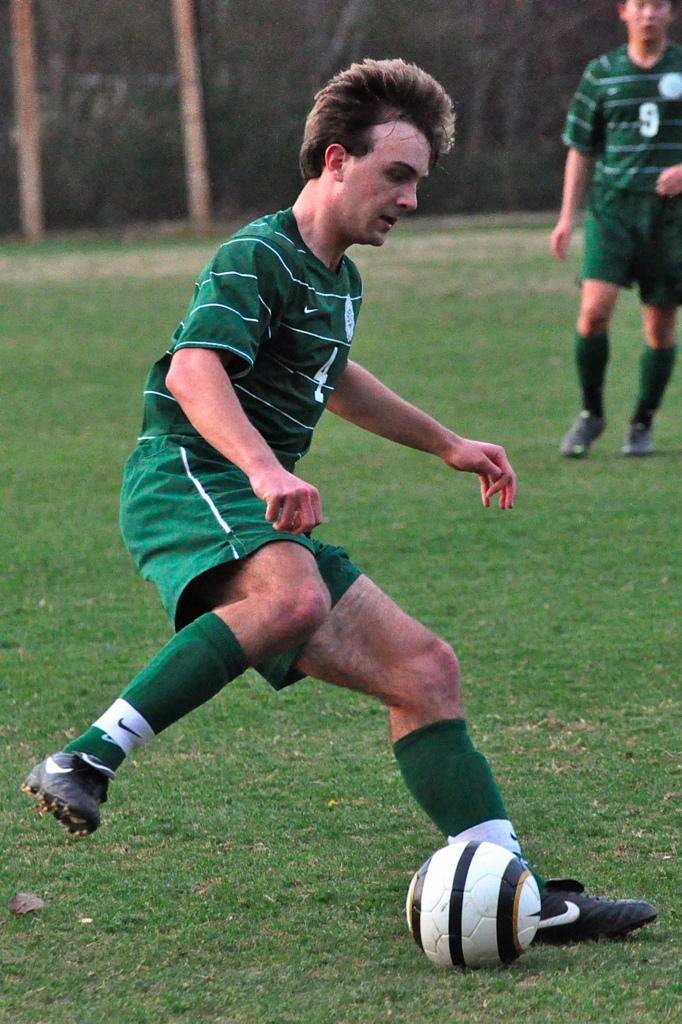 Boys+soccer+team+faces+tough+competition