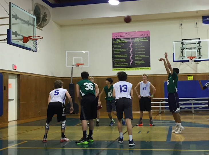 Upper School boys flock to PRUMC basketball