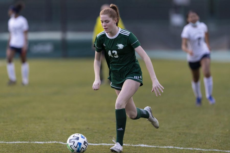 Sam Cohn 21 dribbles up the field