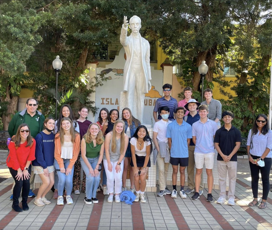 The students of the Biodiversity visit Tampa, FL.

Photo by Isabel Kase