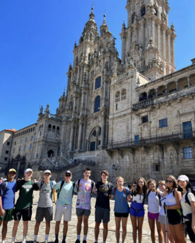 Camino Cats arrive at their final destination after hiking through the country and pose in front of the Spanish architecture. 