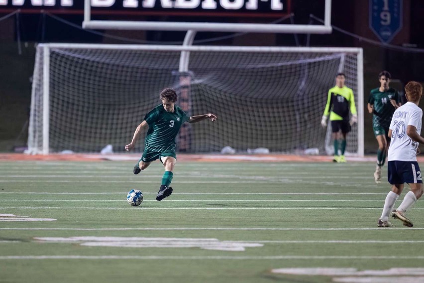 Noah+Cooney+crosses+the+ball+deep+to+his+teammates+in+the+State+Championship+game.