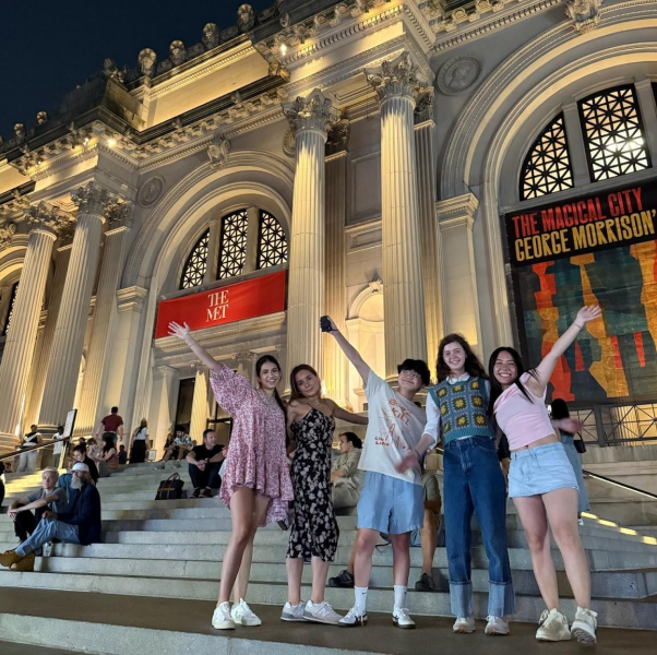AP art students Saachi Singh, Gaby Carvajal, Jerry Guo, Raleigh Bunting, and Choli Li posing outside of the Metropolitan Museum of Art.